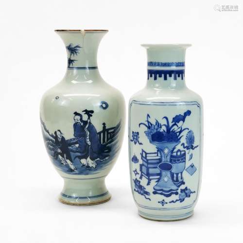 Deux vases balustre, Chine<br />
Porcelaine émaillée bleu bl...