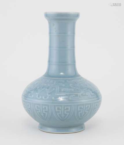 Vase à long col, République populaire de Chine, marque Yongz...