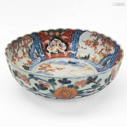 Plat creux Imari restauré avec des agrafes, Chine, fin XIXe ...