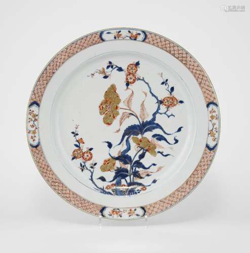 Grand plat, Imari, Chine, XVIIIe s<br />
Porcelaine émaillée...