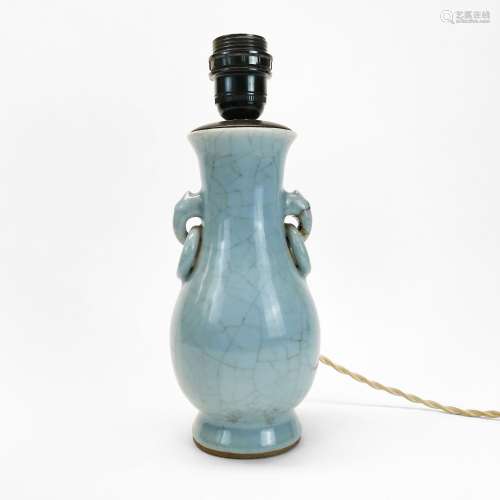Vase de style archaïque, Chine, XXe s<br />
Porcelaine craqu...