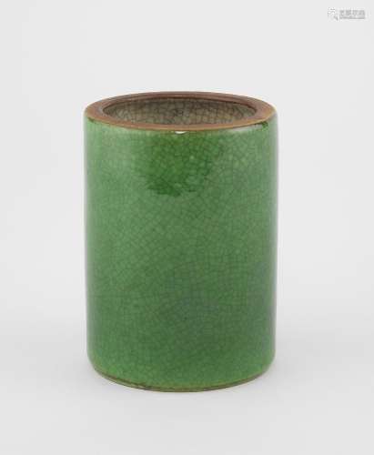 Pot à pinceaux, Chine, XIXe s<br />
Porcelaine émaillée vert...