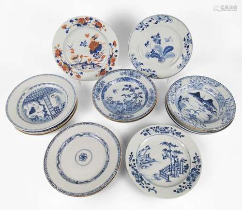 Lot de 14 assiettes, Chine, Compagnie des Indes<br />
Porcel...