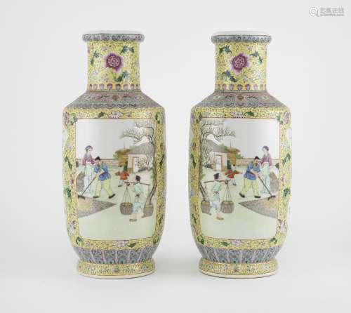 Paire de vases famille rose, République Populaire de Chine<b...