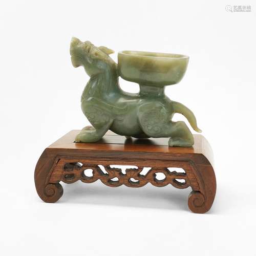 Dragon, Chine<br />
Jade, L  12 cm