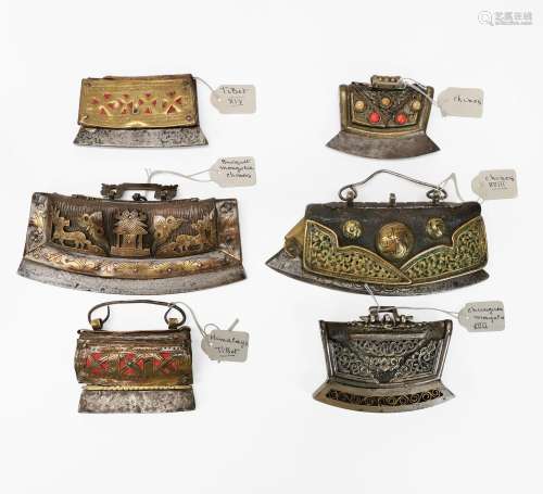 Collection de six briquets à silex, Tibet et Chine<br />
Cui...