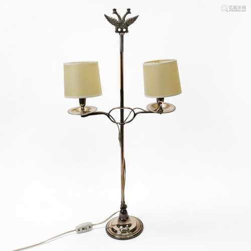 Lampe à deux lumières de style néoclassique<br />
Bronze arg...