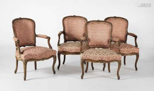 Suite de quatre fauteuils cabriolet d'époque Louis XV<br />
...