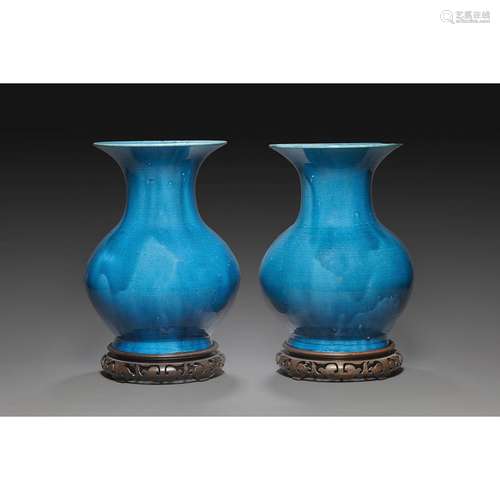 PAIRE DE VASES BALUSTRES