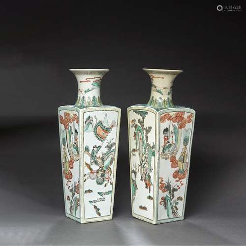 PAIRE DE VASES QUADRANGULAIRES