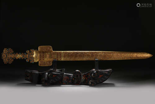 旧藏鎏金夔龙纹青铜剑一套
