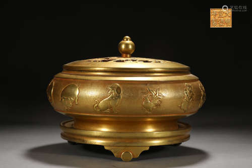 旧藏大明宣德款精铸铜胎鎏金十二生肖纹熏炉