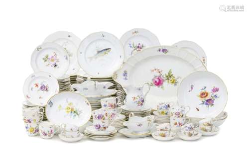 Partie de service en porcelaine de Meissen, fin du XIXe s., ...