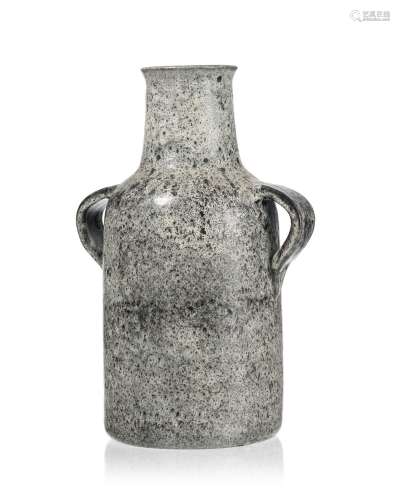 Grand vase à anses en grès émaillé moucheté noir et blanc, s...