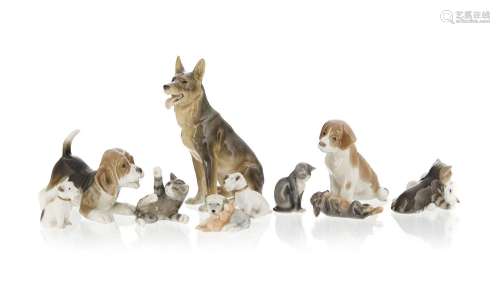 Ensemble de 10 chiens et chats en porcelaine Royal Copenhagu...