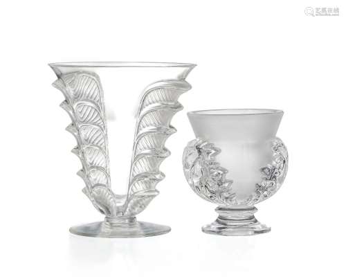 Ensemble de 2 vases en cristal moulé-pressé signés Lalique F...