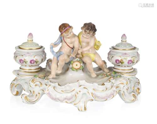 Encrier de style Rocaille en porcelaine de Sitzendorf, XXe s...