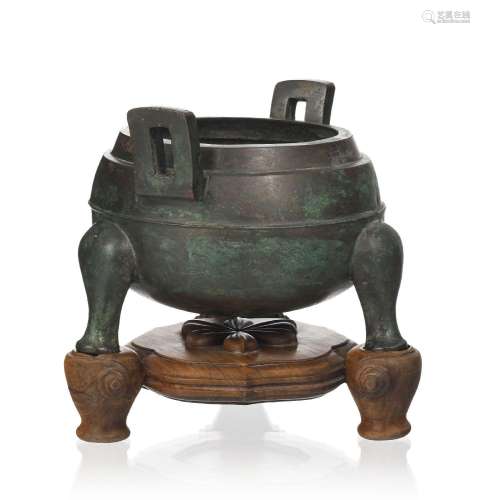 Brûle-parfum ding en bronze, Chine, de style Ming, XIX-XXe s...