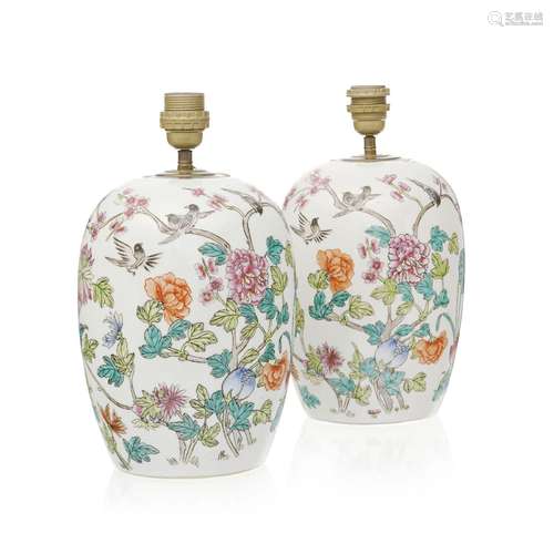 2 vases ovoïdes en porcelaine, Chine, modernes, montés en la...