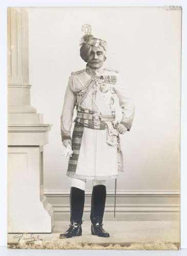 Portraits de Ganga Singh, Maharaja de Bikaner, 2 tirages arg...