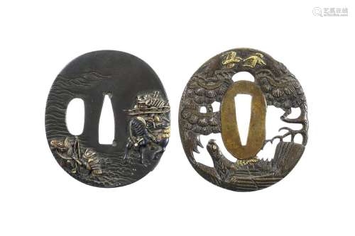 2 tsuba en métal de forme maru gata, Japon, XIX-XXe s., un p...