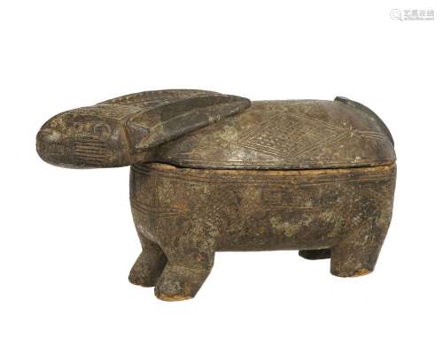 Boîte en bois en forme de lapin, Asie du Sud-Est, XIX-XXe s....
