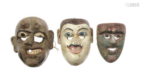 Ensemble de 3 masques en bois peint, Sri Lanka, XXe s.: 1 au...