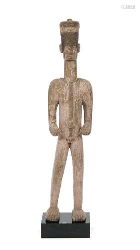 Statue d`ancêtre masculin Igbo, bois et pigments, h. 131 cm....