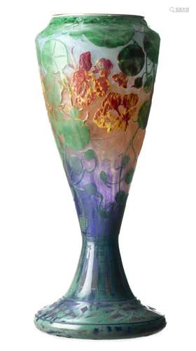 DAUM Nancy, "Capucines". Grand vase en verre doubl...