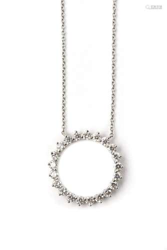 TIFFANY & Co. Pendentif en platine cercle ouvert serti d...