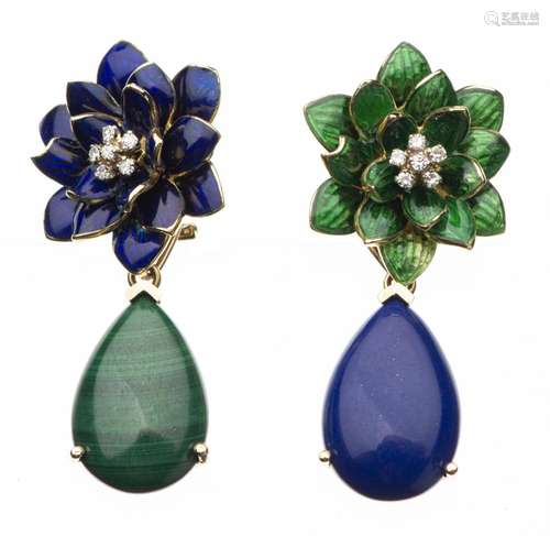 Paire de boucles d'oreilles en forme de fleurs émaillées