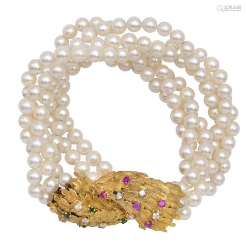 Three strand of cultured pearls bracelet