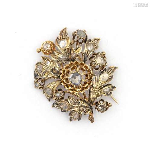 Antique 18 kt yellow rose gold brooch with coroné roses