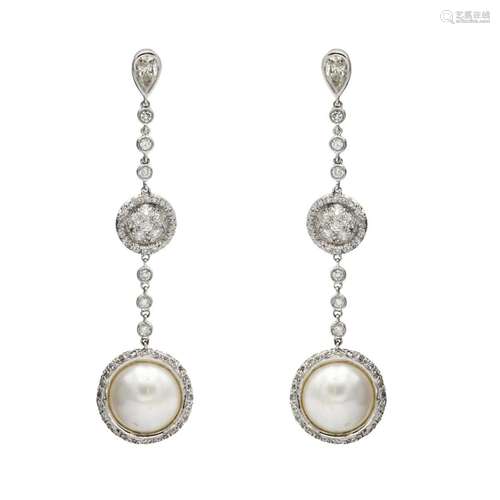 18kt white gold, diamonds and mabé pearls Pendant earrings