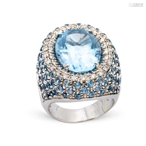 18kt white gold blue topaz ring