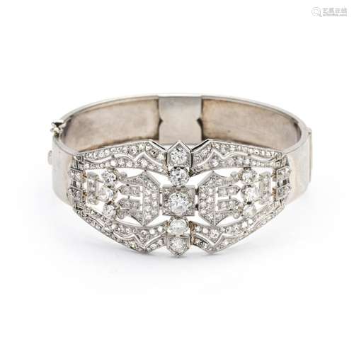 Platinum and diamonds Decò cuff bracelet