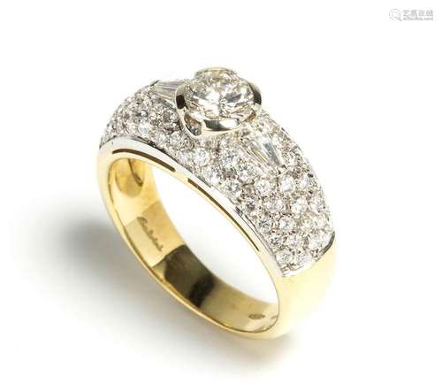 Diamond gold ring - mark of SALVINI