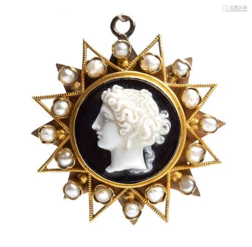 Continental gold, onyx and pearl pendant - 19th century