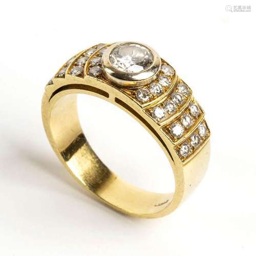 Diamonds gold band ring