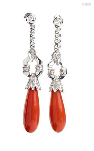 Pair of earrings with diamonds and Mediterranean coral