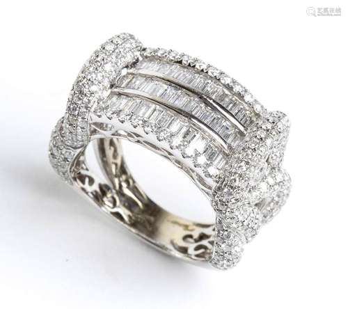 Diamond gold band ring