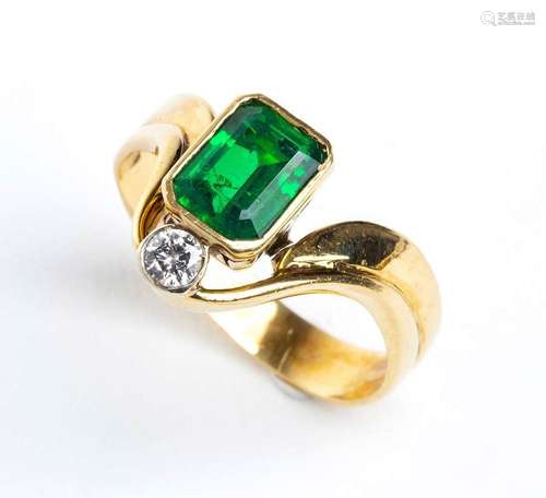 Emerald diamond gold ring