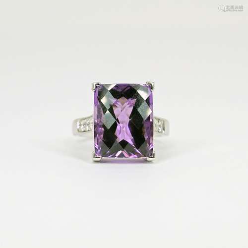 Feiner Amethyst-/Brillantring.