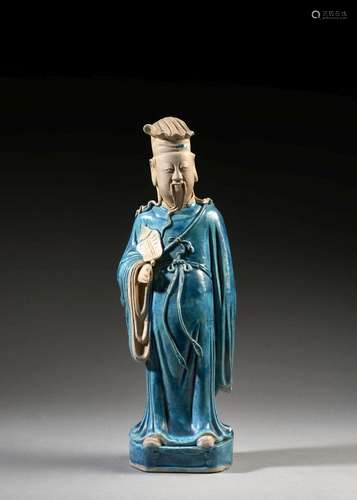 STATUETTE DE LÜ DONGBIN EN BISCUIT ÉMAILLÉ TURQUOISE Chine, ...