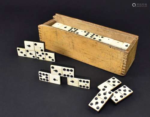 45 Domino-Spielsteine.