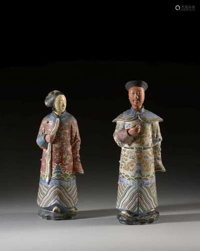 STATUETTES DE COUPLE EN ARGILE POLYCHROME Chine, dynastie Qi...