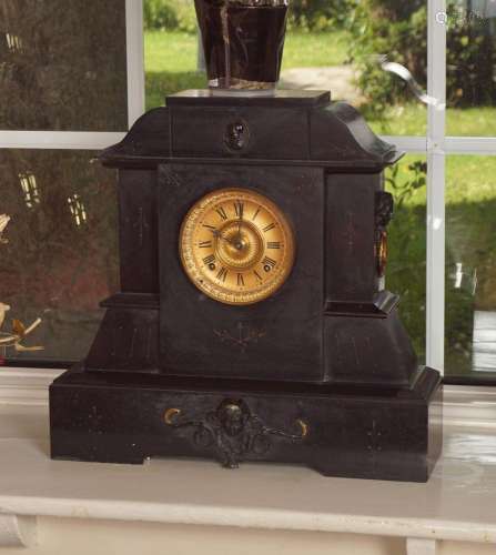 19TH-CENTURY BLACK MARBLE MANTEL CLOCK