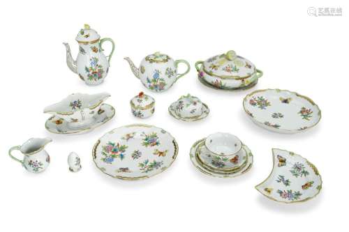 A Herend "Queen Victoria" porcelain dinner service