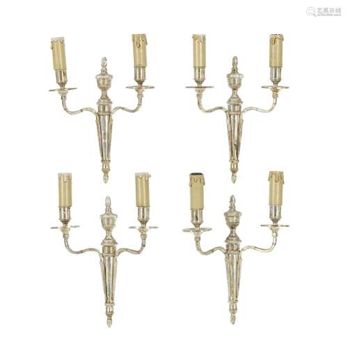 Suite de 4 appliques de style Louis XVI, XXe s., en bronze a...