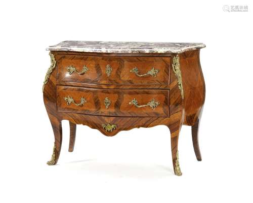 Commode de style Louis XV, fin du XIXe s., en placage de boi...